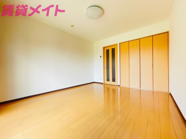 居室・リビング　同物件別部屋写真