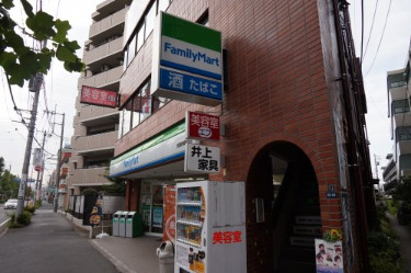 コンビニ　ファミリーマート 武蔵新城駅西店（コンビニ）まで373m