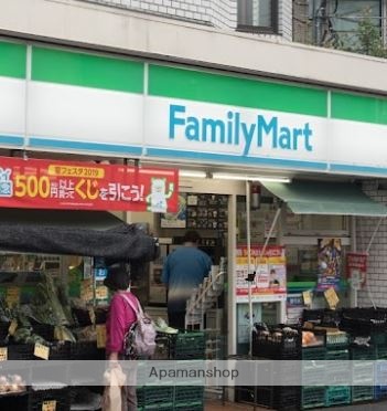コンビニ　ファミリーマート上北沢駅前南口店（コンビニ）まで727m