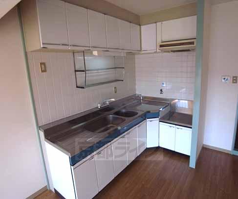 キッチン　Ｌ字型キッチンで広々と使えます。