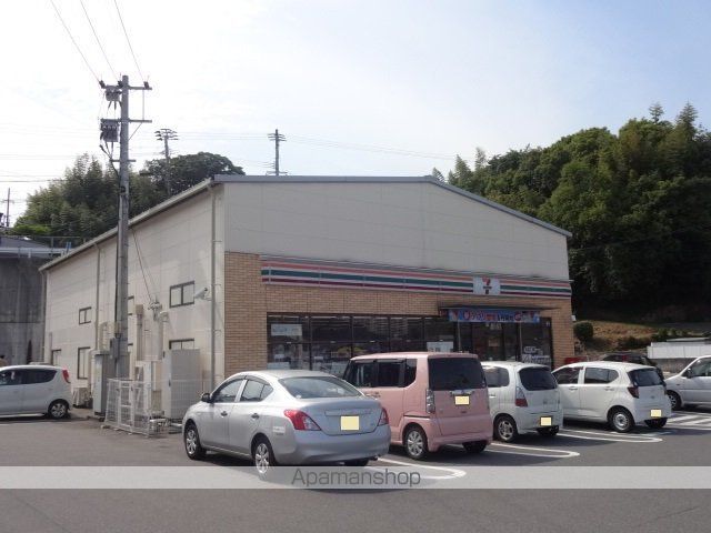 コンビニ　セブンイレブン鴛野店（コンビニ）まで800m