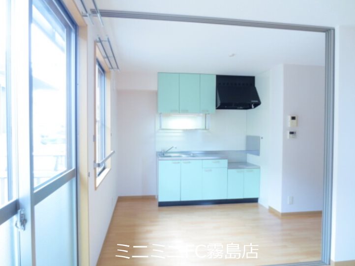リースランドウェストヴィラ A棟の居間写真
