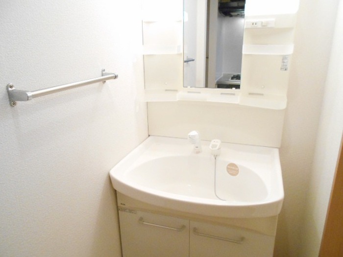 洗面設備　参考写真（同物件別部屋）