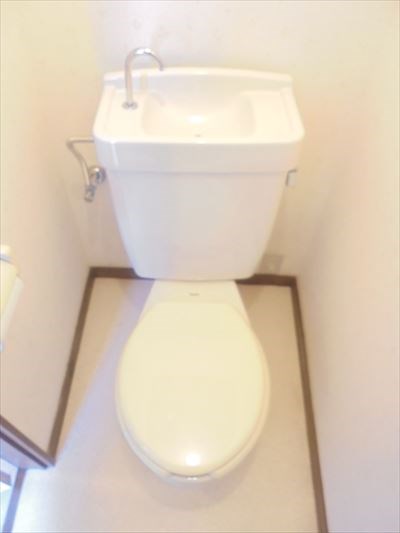 都営大江戸線 中野坂上駅 徒歩7分 3階建 築38年のトイレ写真