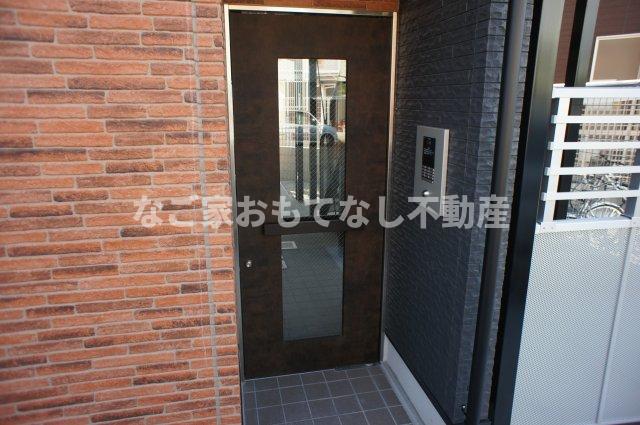 地下鉄鶴舞線 上小田井駅 徒歩10分 3階建 築8年の外観写真