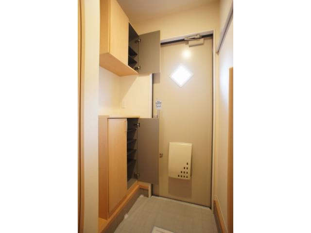 コスモコートの玄関写真