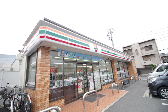 コンビニ　セブンイレブン（コンビニ）まで40m