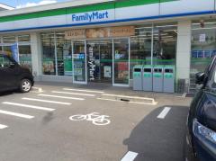 コンビニ　ファミリーマート 港正徳町店（コンビニ）まで217m