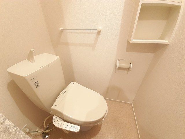 埼玉高速鉄道 浦和美園駅 徒歩20分 2階建 築10年のトイレ写真