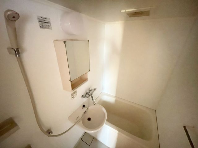 バス・シャワールーム　※室内写真別部屋