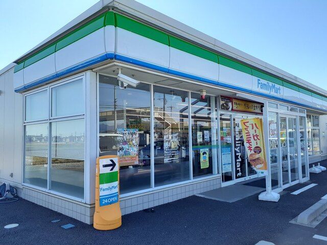 コンビニ　ファミリーマート萩原町店（コンビニ）まで400m