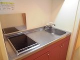 キッチン　コンパクトなキッチンで掃除もラクラク