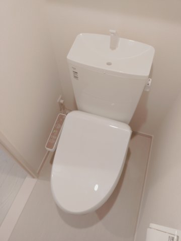 トイレ　キレイな個室空間です
