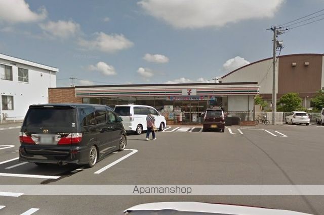 コンビニ　セブンイレブン芳明小前店（コンビニ）まで587m