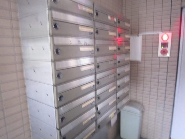 エントランス　メールボックス
