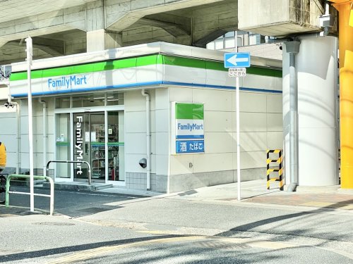 コンビニ　ファミリーマート（コンビニ）まで210m