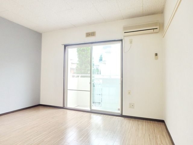 ヴァンヴェール元町の居間写真