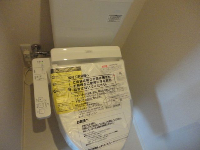 仙台市地下鉄南北線 旭ケ丘駅 徒歩11分 2階建 築10年のトイレ写真