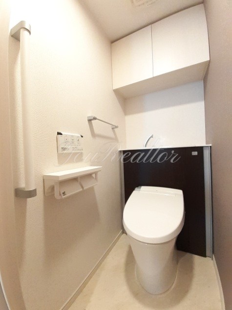 小田急線 下北沢駅 徒歩10分 4階建 築5年のトイレ写真