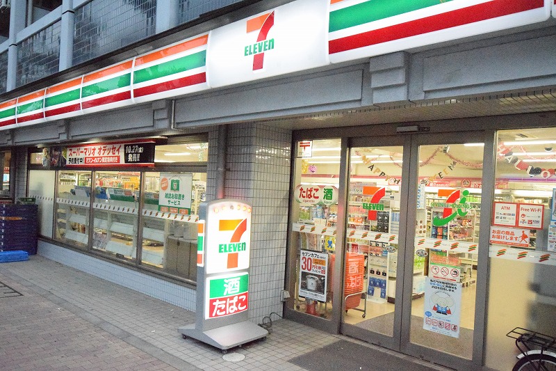 コンビニ　セブンイレブン（コンビニ）まで208m