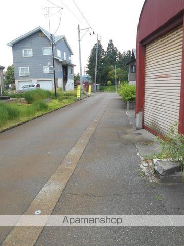 その他　前面道路（その他）まで0m