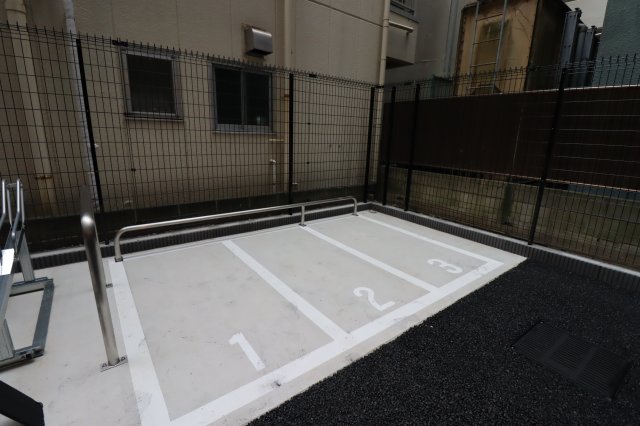 駐車場　バイク置き場