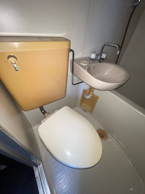 ＪＲ総武線 新小岩駅 徒歩15分 4階建 築36年のトイレ写真