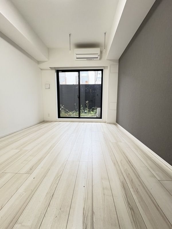 居室・リビング　同物件別部屋