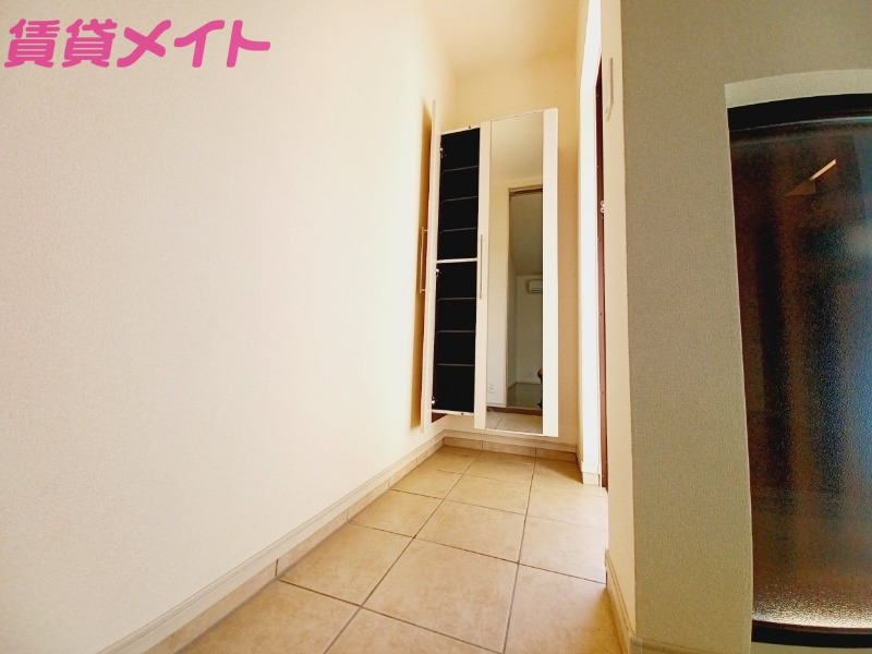 玄関　同タイプの部屋写真です