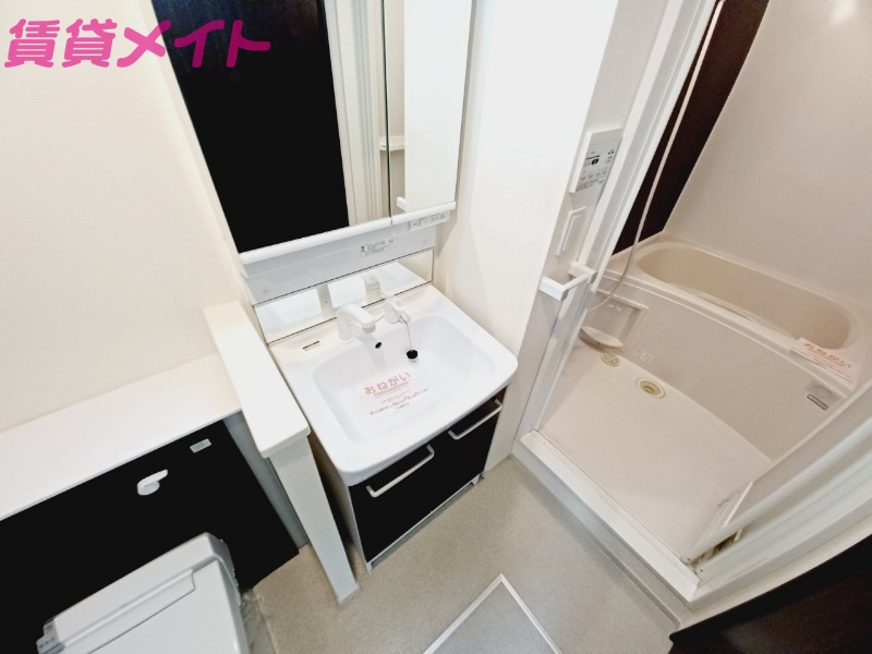 洗面設備　同タイプの部屋写真です