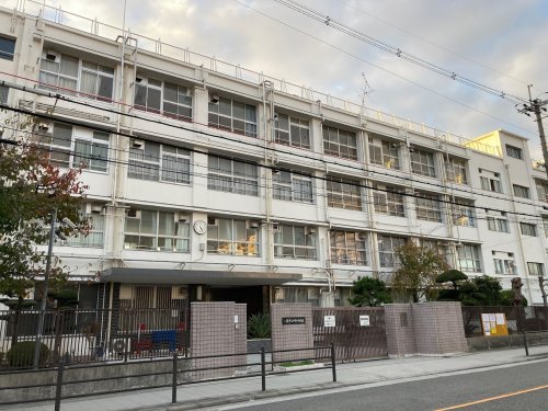 中学校　中野中学校（中学校）まで640m