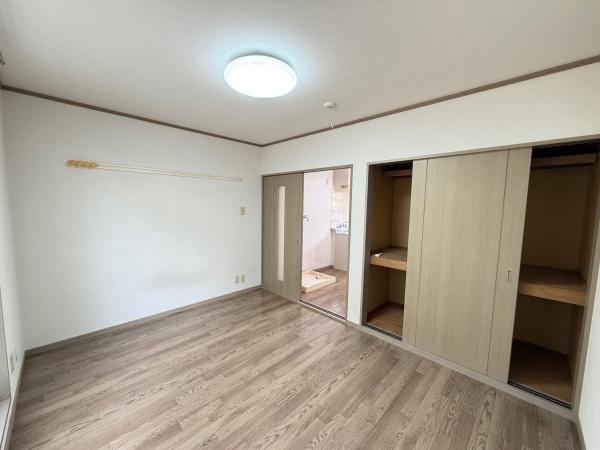 イリスハイツ B棟の居間写真
