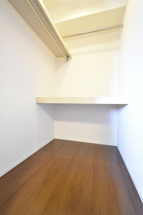 収納　洋室　ウォークインクローゼット