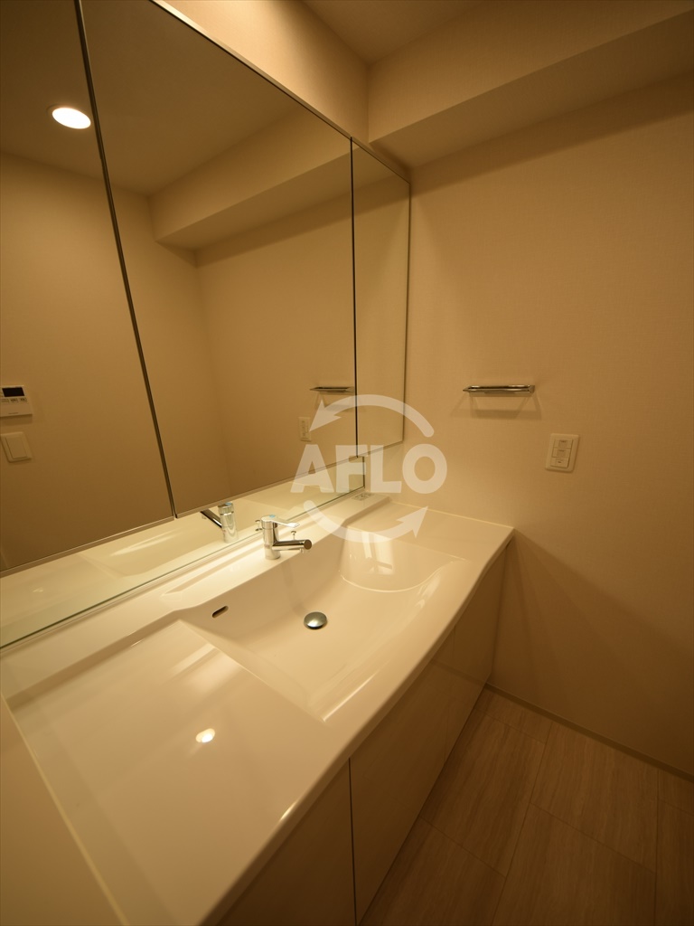 洗面設備　OPUS RESIDENCE SHINSAIBASHI SO