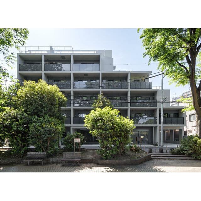 建物外観　鉄筋コンクリート造のがっちりとした建物。