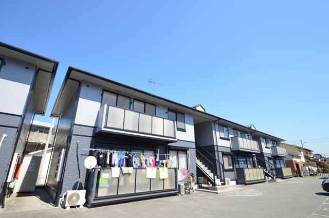 建物外観　南向きバルコニーのハイツ