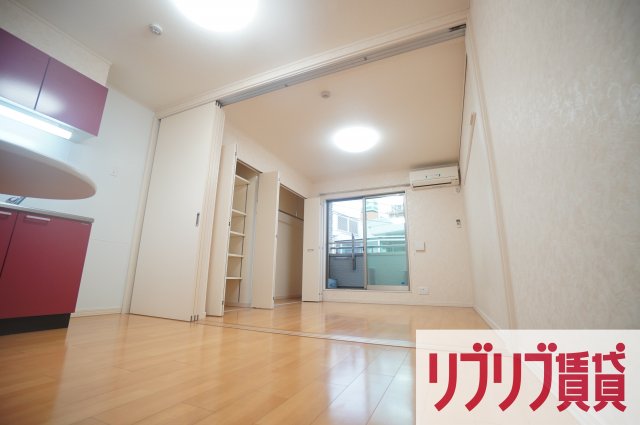 ＪＲ総武線 千葉駅 徒歩14分 3階建 築13年の居間写真