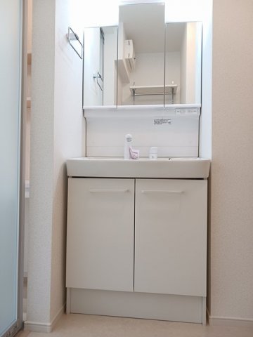 洗面設備　使いやすい洗面所です