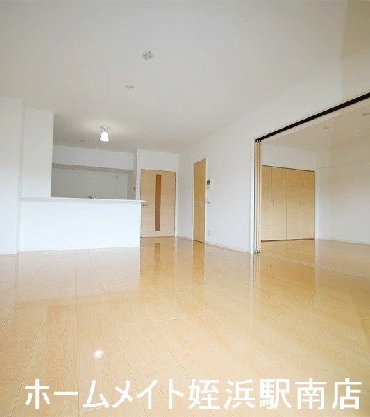 ＪＲ筑肥線 九大学研都市駅 徒歩12分 9階建 築12年の居間写真