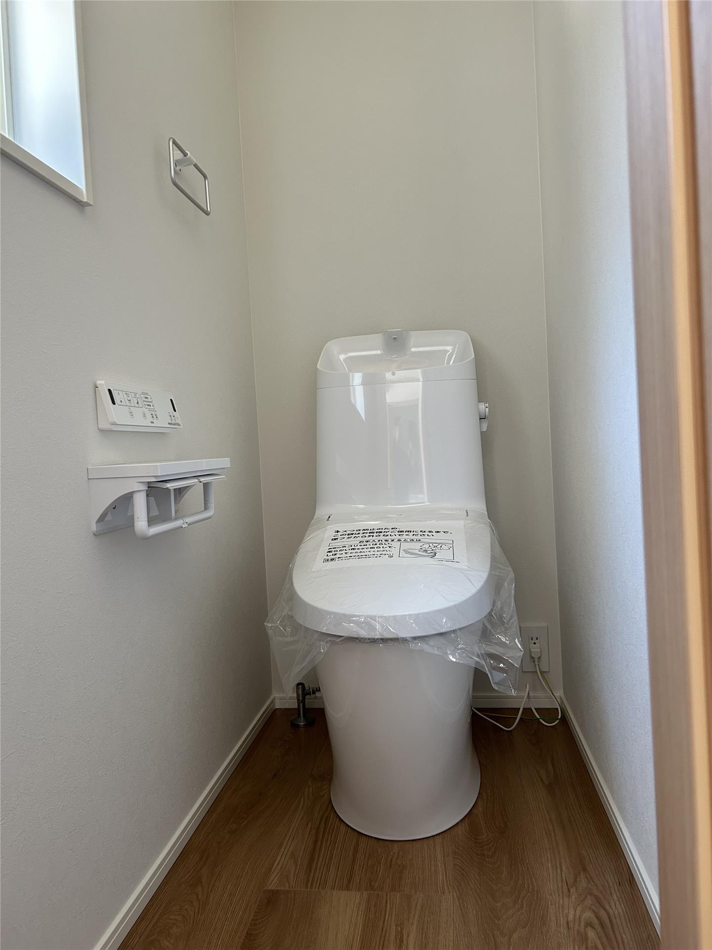 中央4丁目戸建てAのトイレ写真