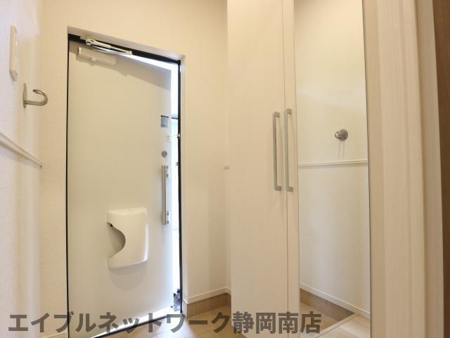玄関　落ち着いた玄関です