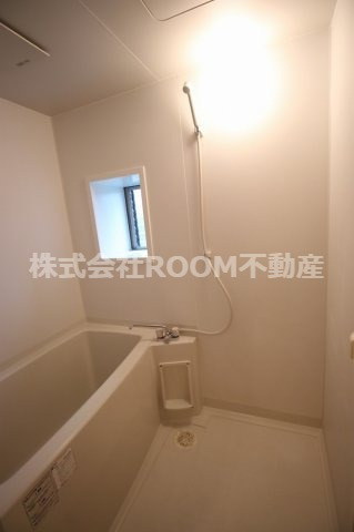 バス・シャワールーム　落ち着いた空間のお風呂です