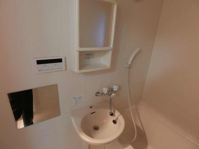 洗面設備　他のお部屋の参考写真となります。