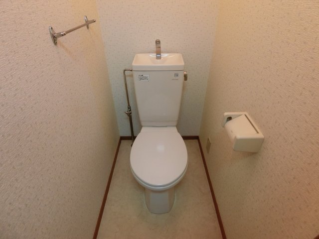 トイレ　他のお部屋の参考写真となります。