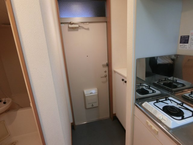 玄関　他のお部屋の参考写真となります。