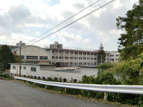 中学校　下関市立名陵中学校（中学校）まで233m