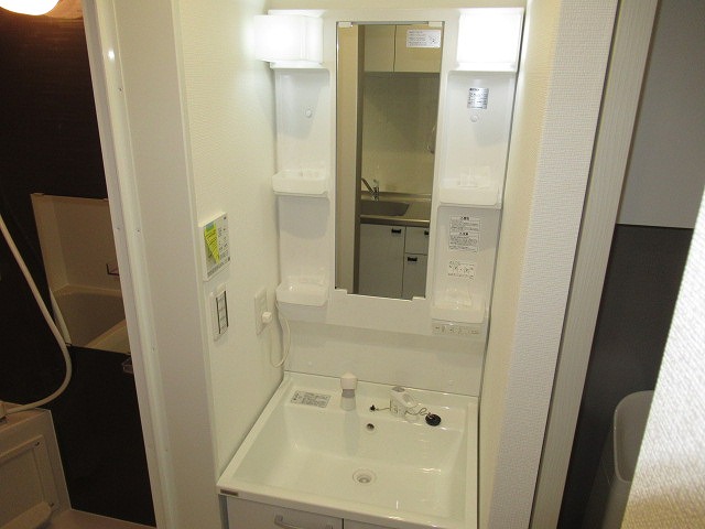 洗面設備　独立洗面化粧台のあるお部屋になります。