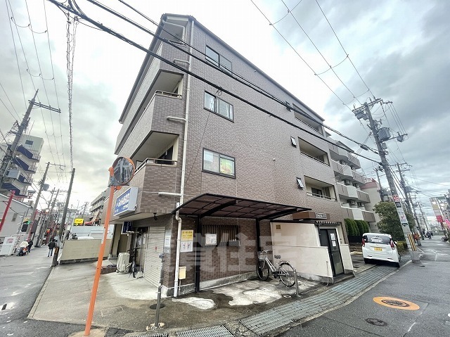 東大阪市瓢箪山町のマンションの建物外観