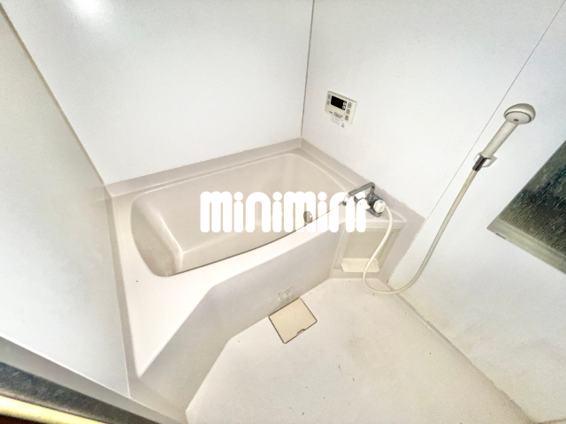 バス・シャワールーム　追い焚き付きです。