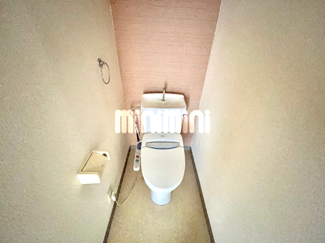 トイレ　温水洗浄便座付きです。